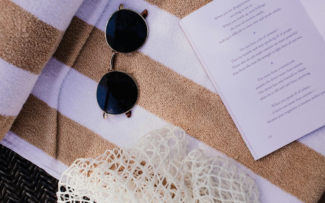 Lunettes de soleil en bord de mer : matériaux durables & confort