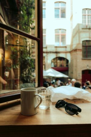 evasion-shop-lunettes-de-soleil-en-terrasse